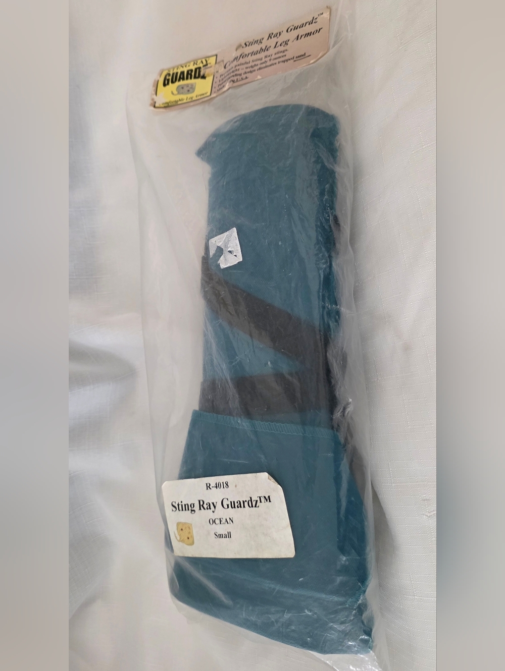 Vintage Cracksot Sting Ray guards guardz Leg Armour Size Small Ocean R-4018 New
